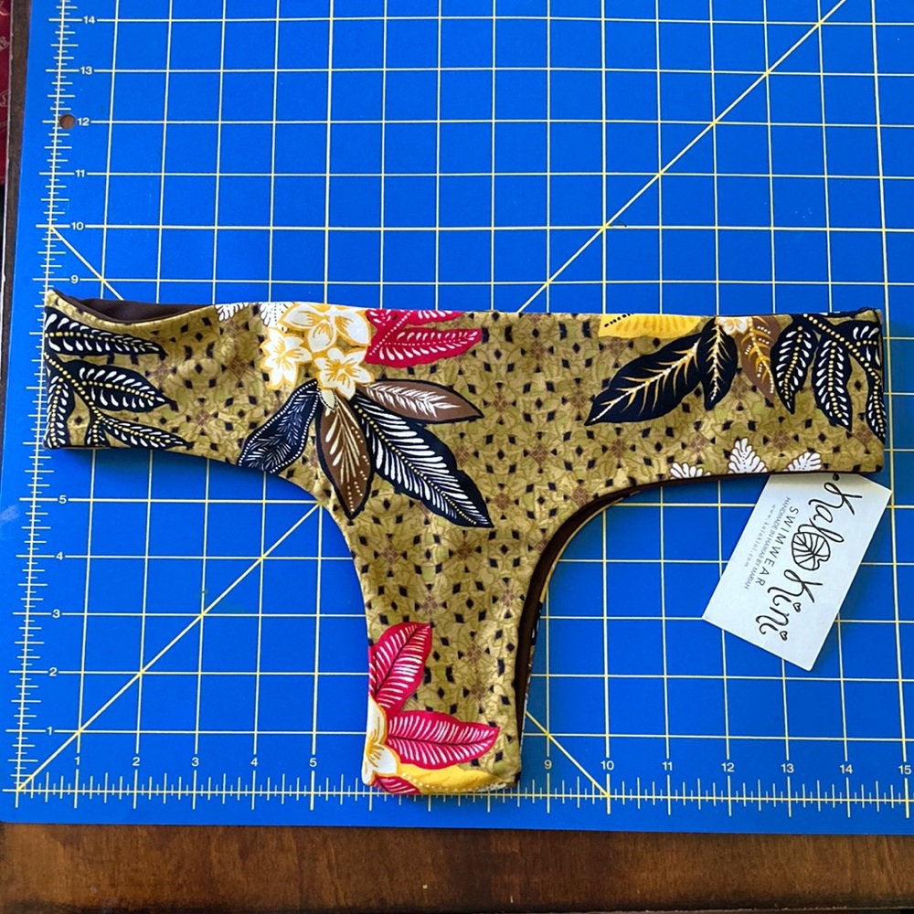 L Kalokini Swimwear Waikiki Bottoms. NWT